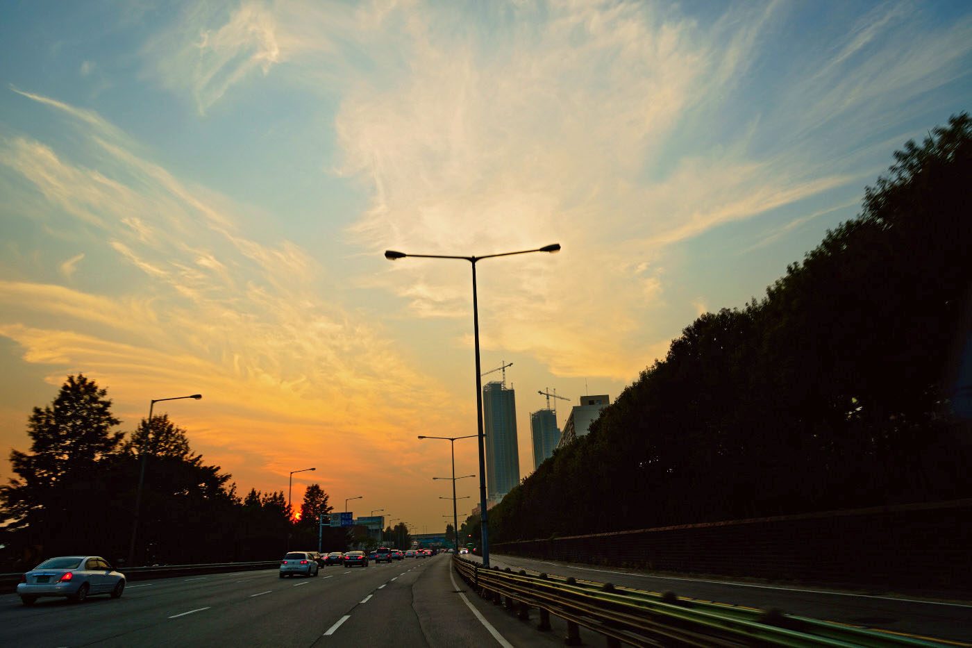 ILCE-7R 2014-10-29 08:16:50 f/8 1/60sec ISO-80 24mm