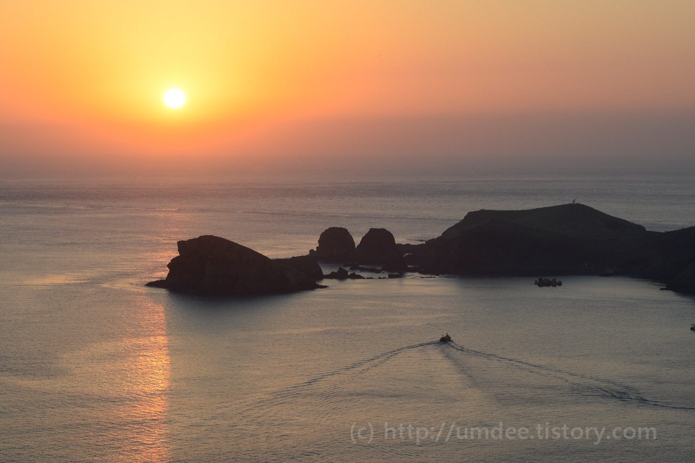 Young B. Kim NIKON D800 2013-09-21 18:25:41 AiMHi(c) 2013 f/18 1/50sec ISO-250 105mm