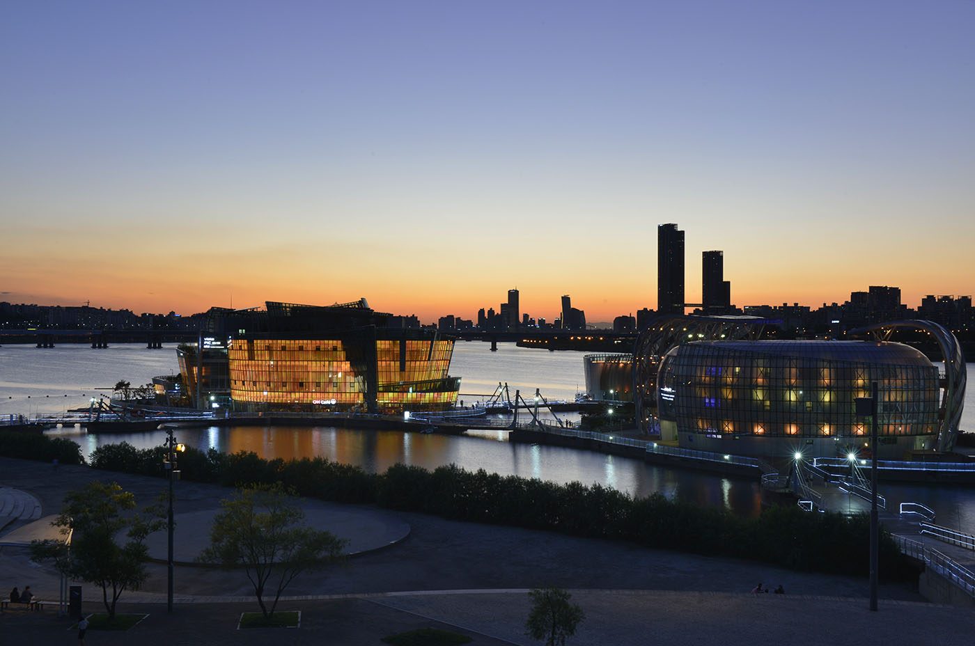 NIKON D800 2015-09-07 19:12:35 f/16 1/1sec ISO-320 35mm